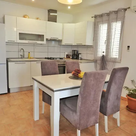 Apartmani Robert Bol Exteriér fotografie