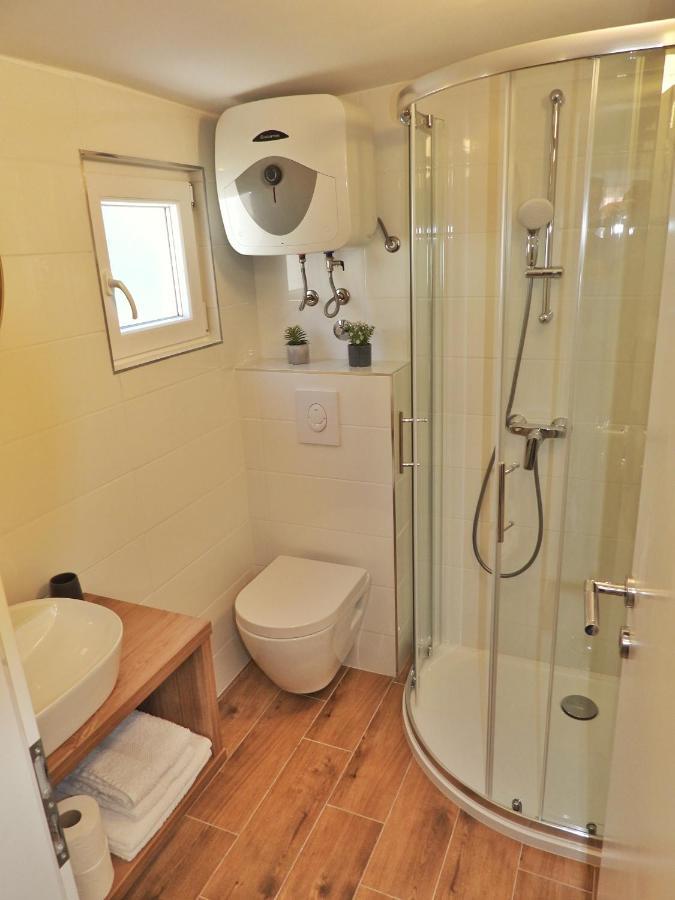 Robert Apartment Bol